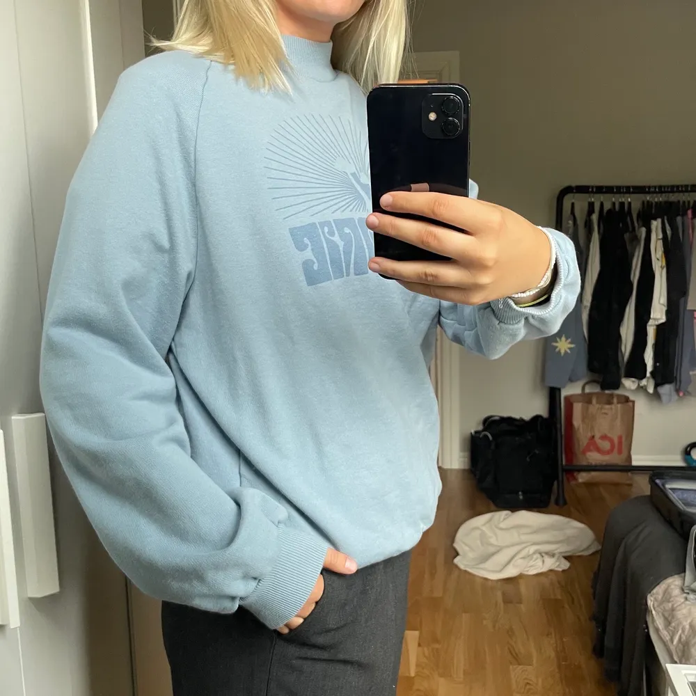 Ljusblå sweatshirt från Junkyards egna märke! Använd fåtal gånger! ❤️. Tröjor & Koftor.