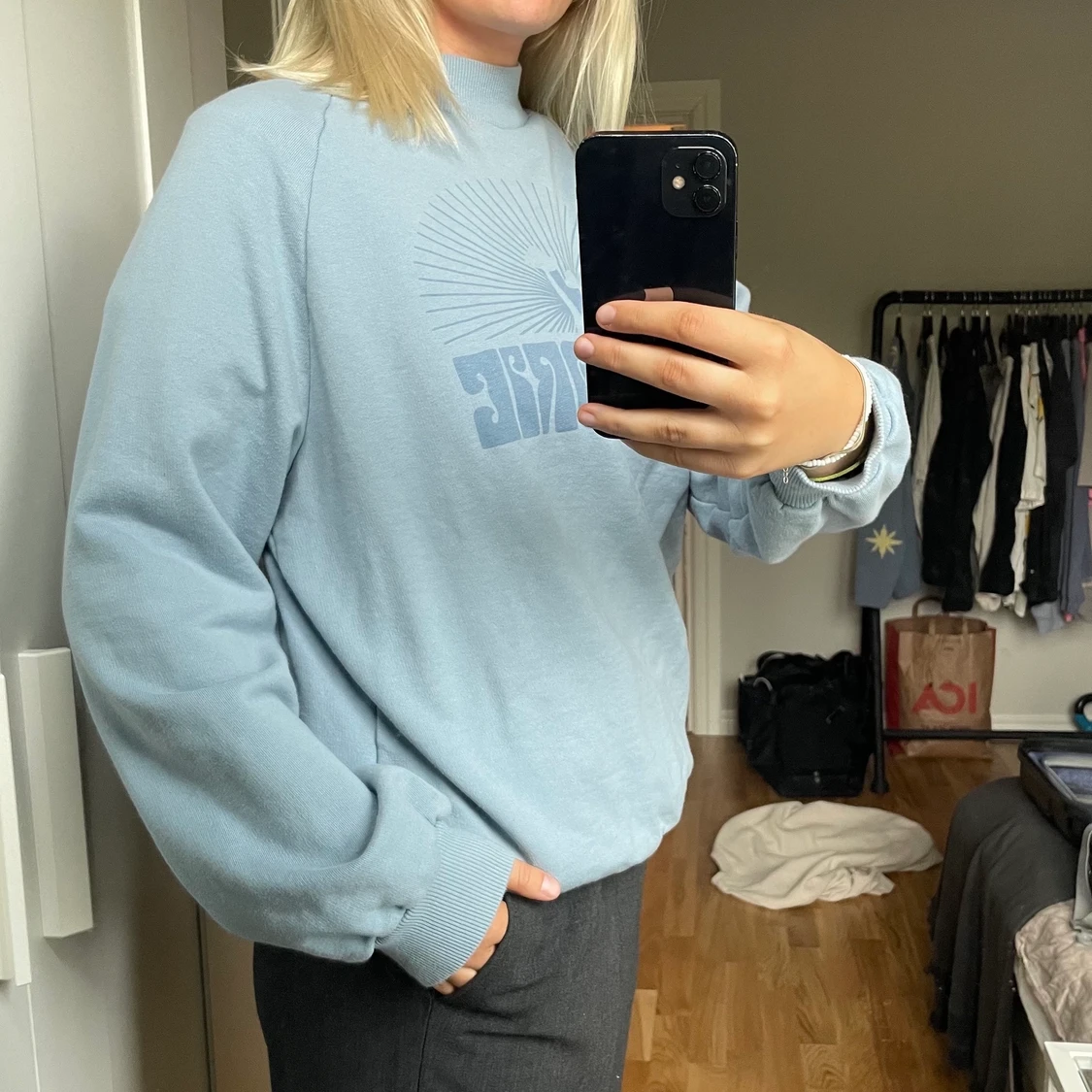 Ljusblå sweatshirt 