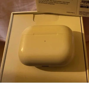 Air pod 3 skal  - Inga hörlurar ingår endast skalet där de laddas i, box eller laddare ingår inte. 