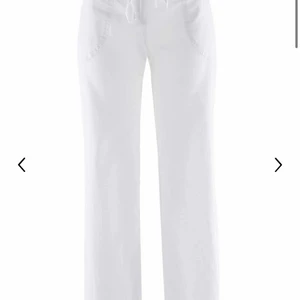 Bonprix linnebyxa - Linnebyxor från bonprix, aldrig använda. Säljer då de va lite långa på mig som är 165cm och krångligt att skicka tillbaka till deras sida Skriv för fler bilder