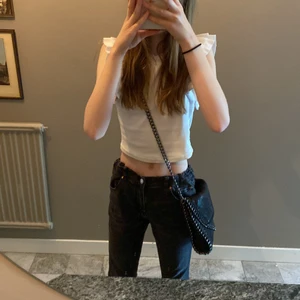 Väska!  - Säljer min as snygga Stella McCartney liknande väska i nysskick! Säljer den för 200 kr (pris kan diskuteras vid snabb affär). Hör gärna av er om ni vill ha fler bilder så fixar jag de! 💗