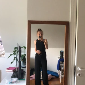 byxdress från hm  - super fin byxdress från hm säljer då din inte riktigt är min stil, aldrig använd (pris kan diskuteras)💓
