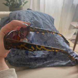 Solglasögon, säljer då dem är ”out of my comfort zone” 