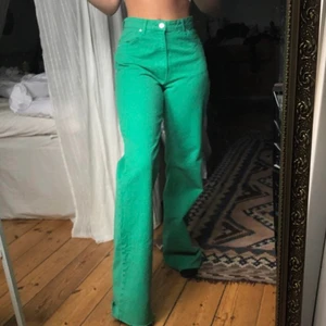 Zara jeans - Super coola zara jeans som knappt är använda. Skriv för fler bilder