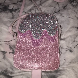 En glass väska - Säljer en glass väska