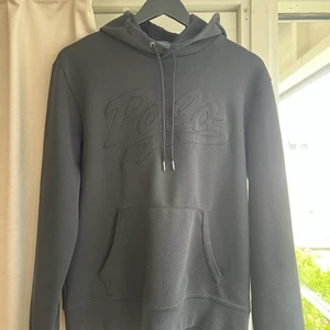 Ralph Lauren stl M - Säljer min Polo Ralph Lauren tröja som är i bra skick i stl M (passar S)