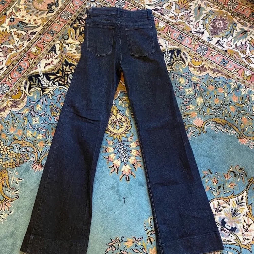 Superfina vida jeans med mellanhög midja. Från dagmar och liknar deras modell peggy. Storlek 26. . Jeans & Byxor.