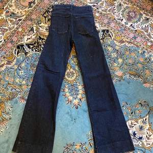Superfina vida jeans med mellanhög midja. Från dagmar och liknar deras modell peggy. Storlek 26. 