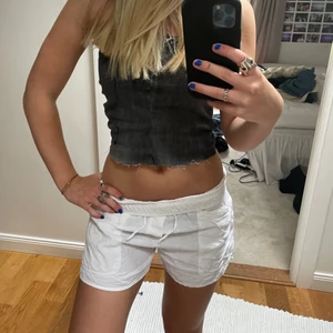 Linneshorts  - så snygga linneshorts från Zara barn aldrig använda 💕strl 152 men passar XXS-XS