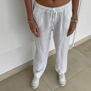 linnebyxor - säljer ett par helt nya linnebyxor från design by si. endast testade, säljer för att dom tyvärr inte passade och inte går att skicka tillbaka. nypriset är ca 500kr, jag säljer för 300kr. hör av dig om du har frågor. köparen står för frakten 