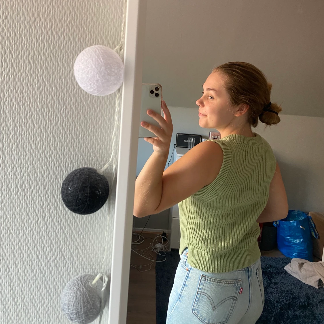 Stickat linne monki i storlek xs - 90