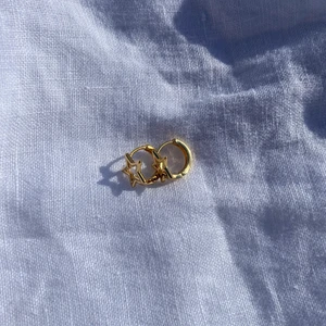 Star hoops - Star hoops är guldpläterade vilket gör att de inte tappar färg!  79:- Standardfrakt 19:- 