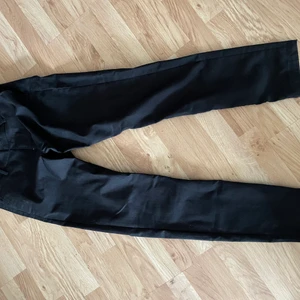 Hope chinos - Hope chinos inköpta från hope hemsidan 2020 för 1500kr, hopens trendiga design i strlk 32, använda 1-2 gånger så är i princip som nyskick. Bud kan aceppteras🤩🔥