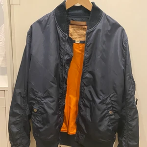 Alpha Industries Jacka - Säljer pga att den inte längre kommer till användning. 