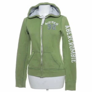 abercrombie & fitch huvtröja - säljer denna gröna huvtröja från abercrombie & fitch. kan mötas upp i Stockholm eller frakta spårbart för 66kr.