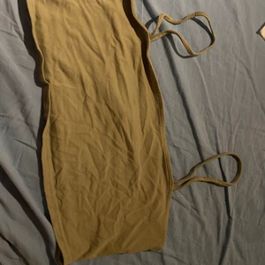 Linnen - Två likadana linnen i två färger grön och svart. Använda få antal gånger. 40 kr för båda 