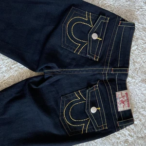 True religion jeans - Ett par svarta skinny jeans ifrån varumärket True Religion 