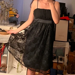 Paris Kate & I - 💜 Fin klänning  💜Storleken är 38 💜Hör gärna av dig om du vill se fler bilder. 