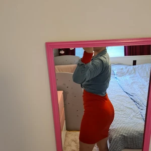 Shirt and dress. - I am selling a shirt and a dress. Worn but preserved. The dress is S size, the shirt is xs.Both for 100kr