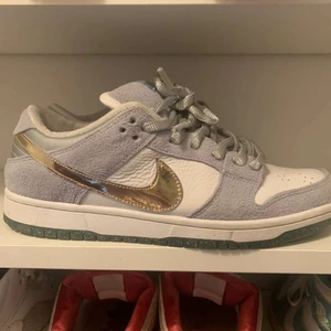 Nike dunks sb sean cliver - AA replikas sean cliver sb storlek 43. Bra skick med original låda samt alla extra skosnören. 