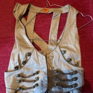 Väst  - Unik väst med coola detaljer