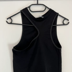 Asymmetrisk Crop top från zara - Asymmetrisk Crop top från Zara 