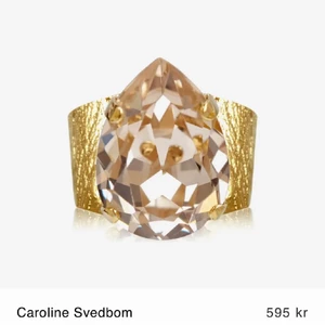 Caroline Svedbom ring - Näst intill ny svedbom ring. Säljer den för halva priset mot vad den kostar ny. Nyskick