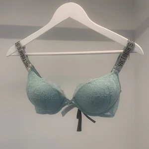 Victorias secret bh - Helt oanvänd Victorias secret bh, bombshell, push up, storlek 75C