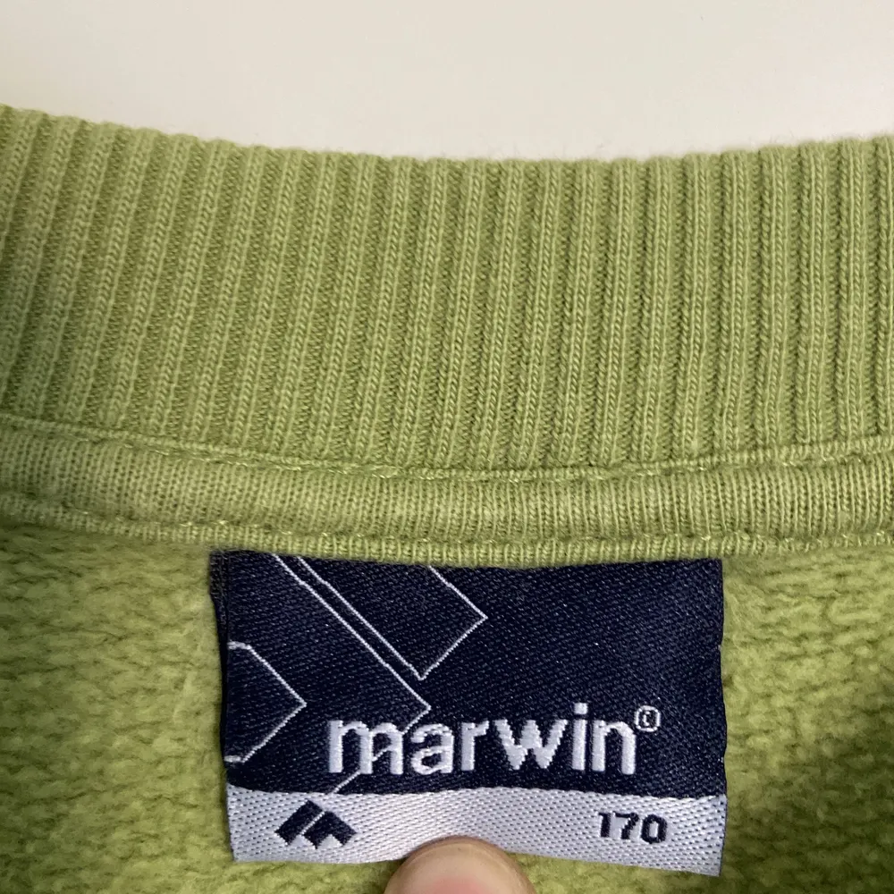 En jättefin grön Marvin tröja . Tröjor & Koftor.