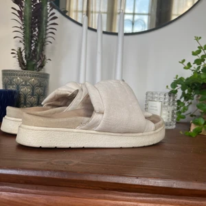 Inuikii - Säljer även min lillasysters inuikii tofflor. Fint skick! 🐸 Har fler inuikki tofflor på min sida! 