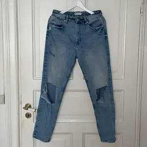 Slitna jeans från Zara. Säljer då jag inte längre använder dem 🦋