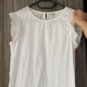 Volang topp  - Säljer denna fina volangtoppen från scotch & soda🥰🥰