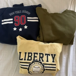Hoodies  - Säljer 3 hoodies för 50kr, har ingen användningar för dom o istället för o slänga dom kan någon få köpa de för 50. Om ni bara vill ha så kostar de 30kr/st. Strolek S på den gröna, gula=xs, blåa=xs 💜GRÖNA SÅLD