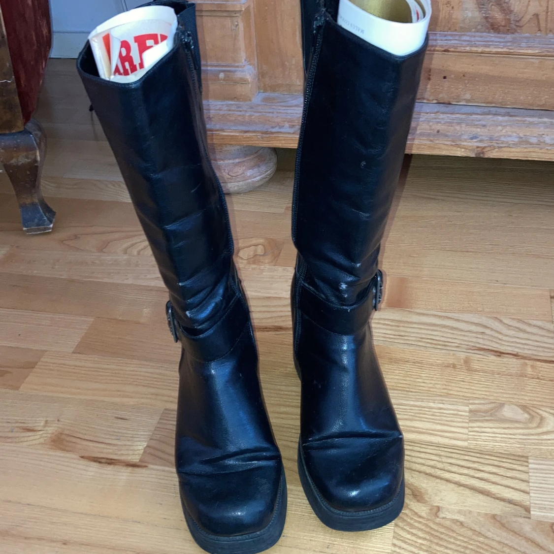 Svarta kängor med tjock klack, punk. - 90