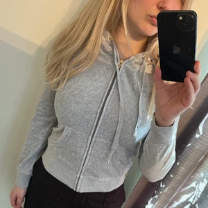 Juicy couture hoodie - Från juicy couture och i storlek s <3 skriv i chatten vid köp  