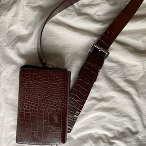 Väska - Carin Wester väska, knappt använd! Jättefint skick väskbandet har inga skavanker!  