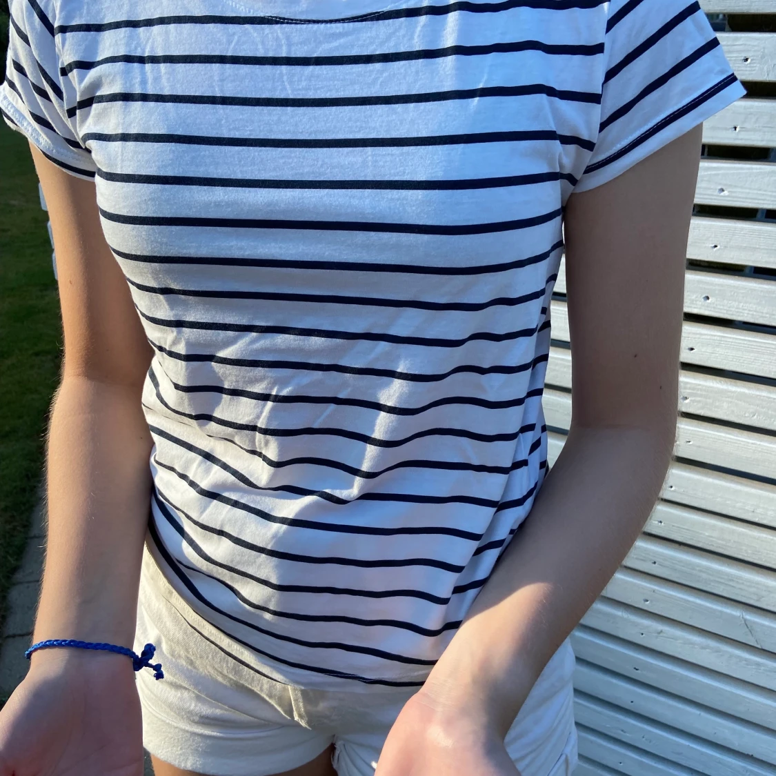 Vit/marinblå randig T-shiry, strl S