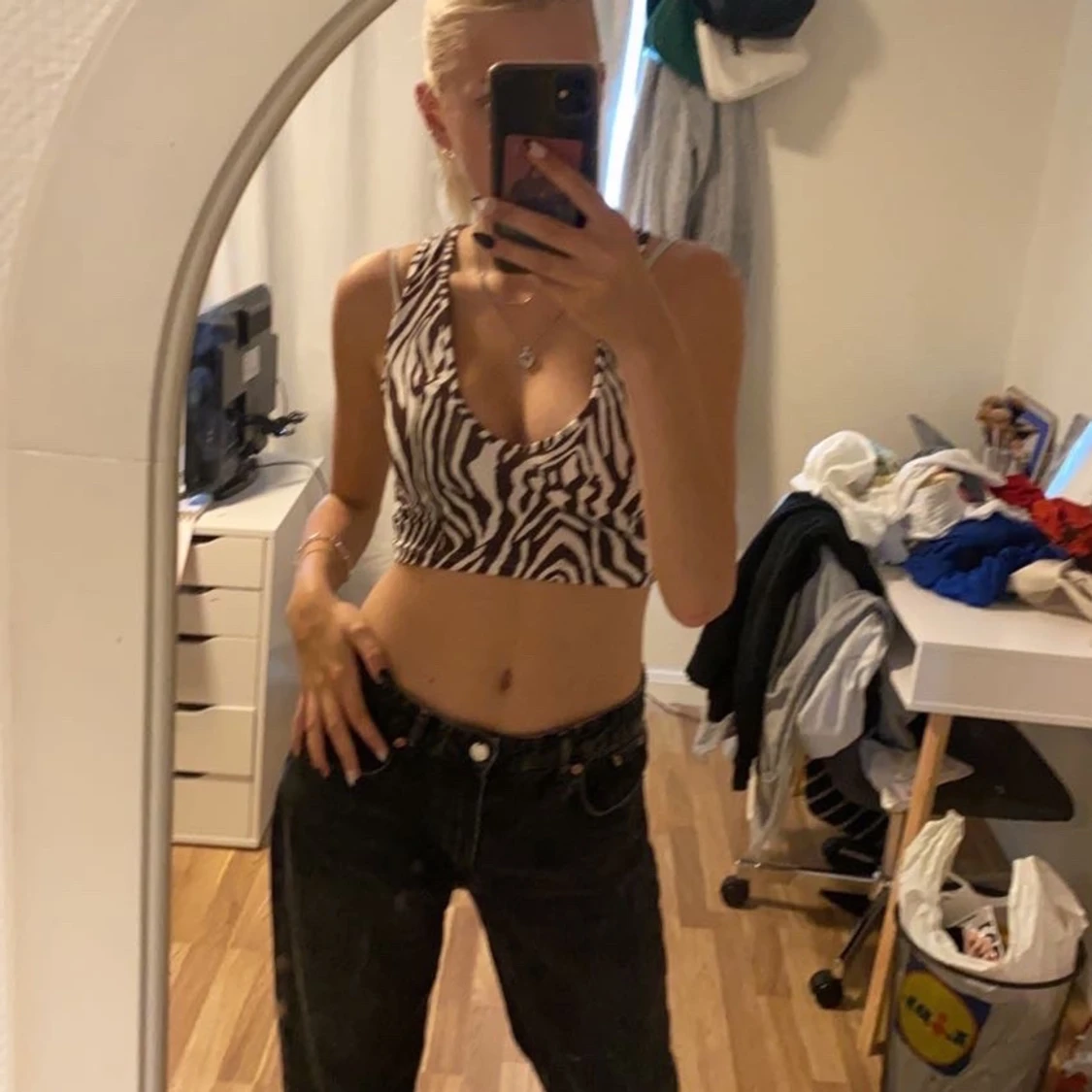 linne med bruna zebraränder  - 90