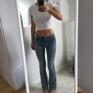 Bootcut jeans - Blåa bootcut jeans (Tryck ej på köp nu) kontakta mig innan☺️