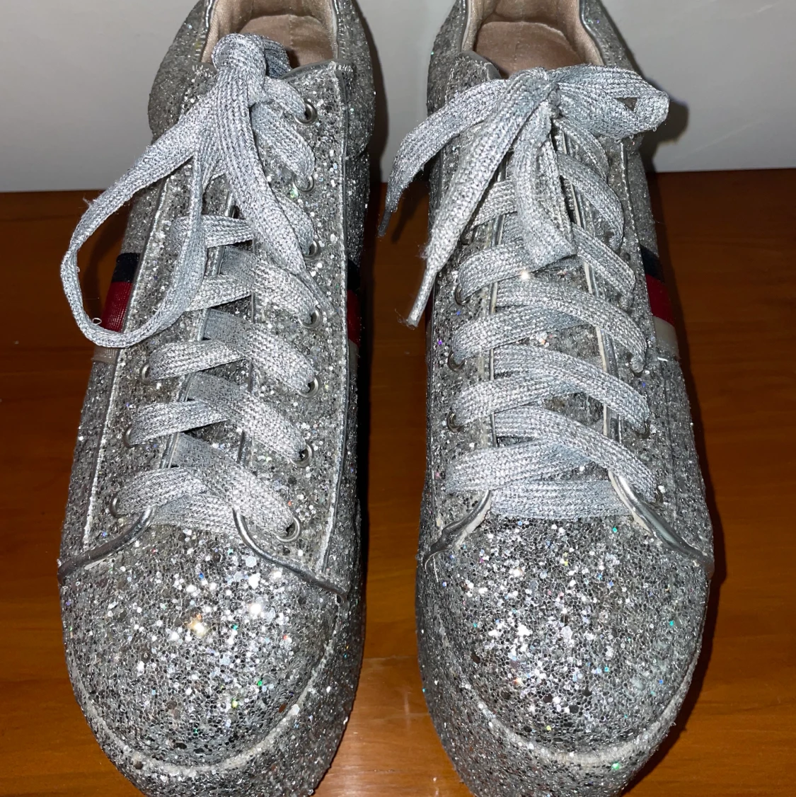 Glittriga platåskor - 91