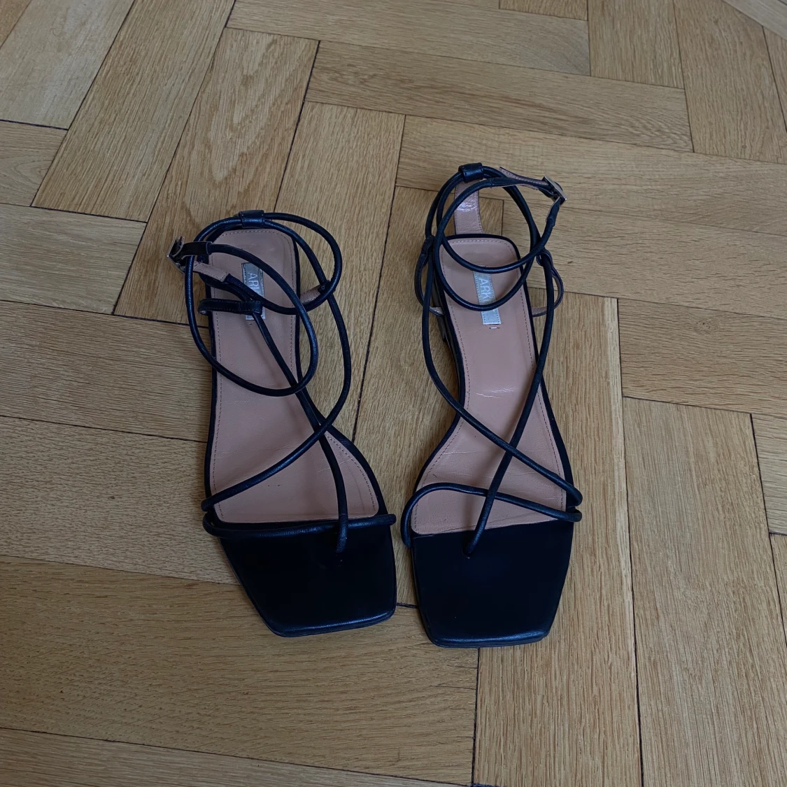 Arket strappy sandaler