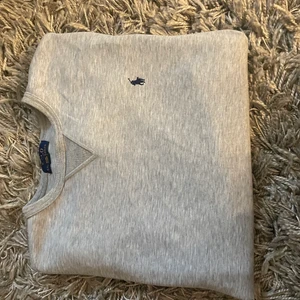 polo ralph lauren  - säljer denna fina ralph lauren tjocktröja som inte kommer till användning! storleken är XL men skulle säga att den är som en M igentligen💗 Skriv för mer bilder