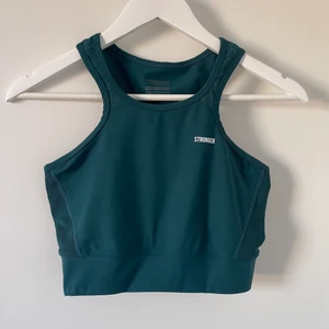 stronger crop top - denna supersköna crop top från stronger, använd fåtal gånger!💚