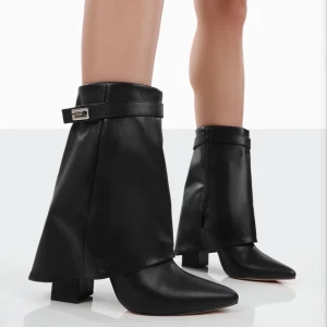 Boots - Boots från punlic desire, storlek 39, aldrig använda. Nypris: 600/700. Nu: 350.