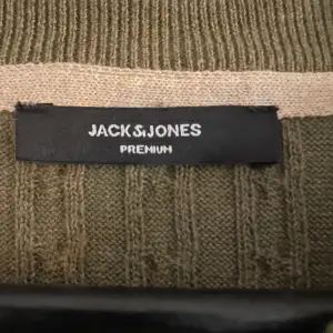 En grön sweatshirt i mycket bra skick, från Jack & Jones