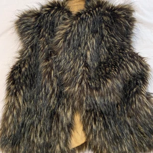 Väst  - Oanvänd pälsväst, köpt från England 