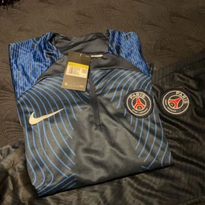Psg tracksuit - Den är för liten för mig så säljer den billigt och har inte använt den nån gång