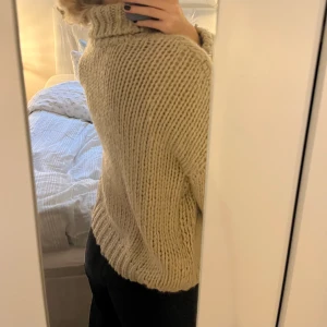 Stickad tröja - Sååå fin och tjock stickad tröja från NAKD 💕