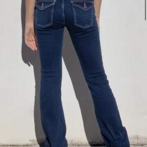 Jätte fina jeans med fickor från Subduded 💗 säljer för 350kr och köpa för 700 kr i Paris ❤️kan mötas upp eller frakta, tryck inte på köp nu👌❤️ storlek 36 men skulle säga att dem passar 32 och 34