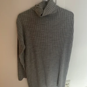 Lång tröja - Sällan använd, perfekt till höst/vinter